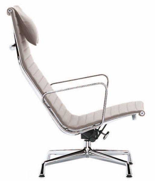 תמונה של Charles Eames Aluminium Group Chair EA 124 (1958)
